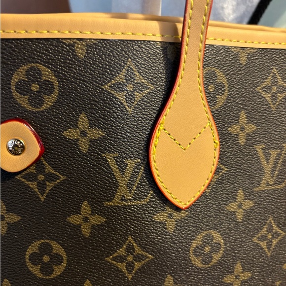 Ladies Stylish Monogram Purse/Tote - Picture 4 of 7